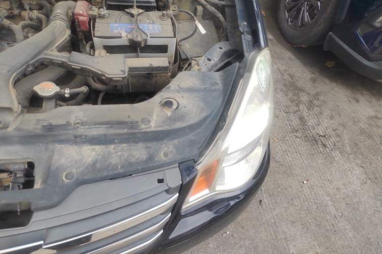 Used Nissan Sylphy 2016 Classic 1.6XE Manual Comfort Edition Engine Bay Left