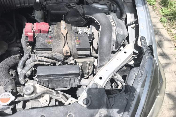 Used Nissan Sylphy 2016 1.6 XL CVT Deluxe Edition Engine Bay Left