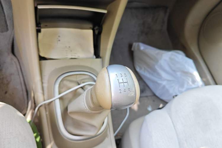 Used Nissan Sylphy 2016 Classic 1.6XE Manual Comfort Edition Gear Lever