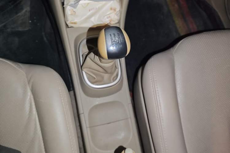 Used Nissan Sylphy 2016 Classic 1.6XE Manual Comfort Edition Gear Lever