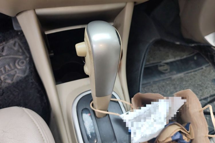 Used Nissan Sylphy 2016 Classic 1.6XE Automatic Leading Edition Gear Lever