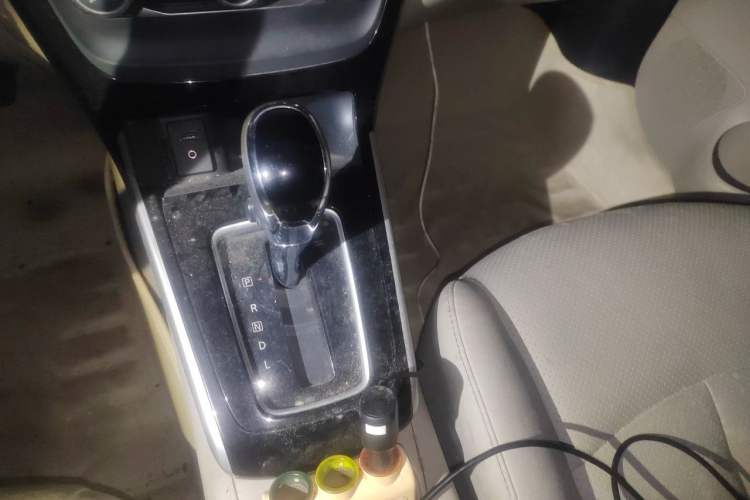 Used Nissan Sylphy 2016 1.6 XL CVT Luxury Edition Gear Lever