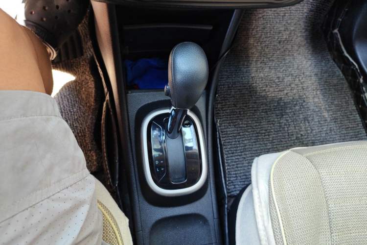 Used Nissan Sylphy 2016 Classic 1.6 XL Automatic Luxury Edition Gear Lever
