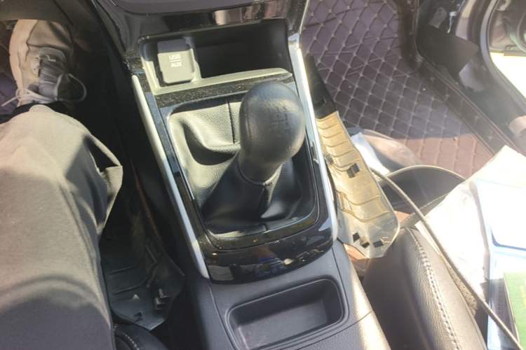 Used Nissan Sylphy 2016 1.6 XL Manual Luxury Edition Gear Lever