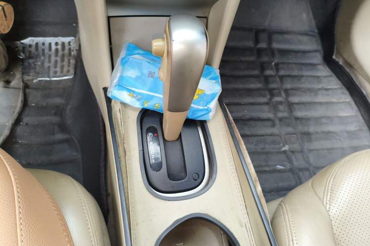 Used Nissan Sylphy 2016 Classic 1.6 XL Automatic Luxury Edition Gear Lever