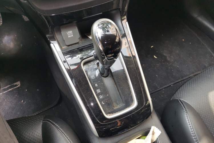 Used Nissan Sylphy 2016 1.6 XL CVT Deluxe Edition Gear Lever