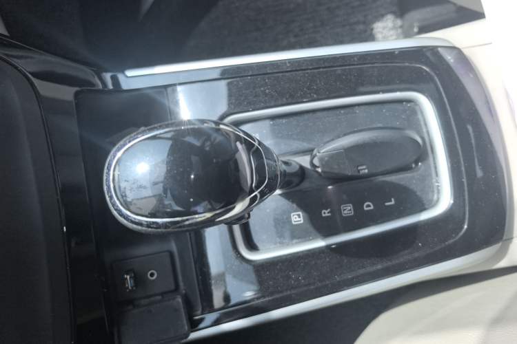 Used Nissan Sylphy 2016 1.6 XL CVT Deluxe Edition Gear Lever