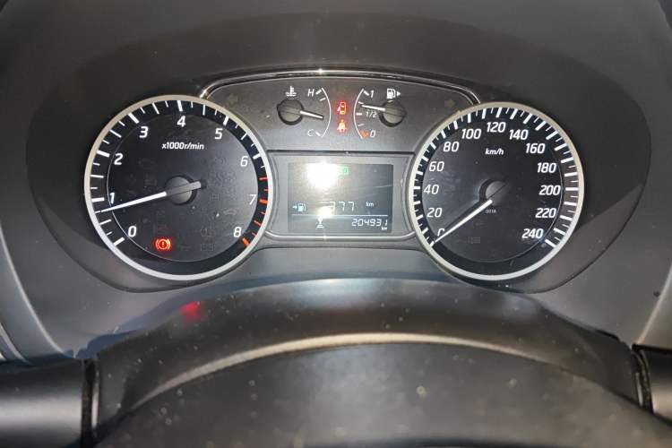 Used Nissan Sylphy 2016 1.6 XL Manual Luxury Edition Odometer Close Up