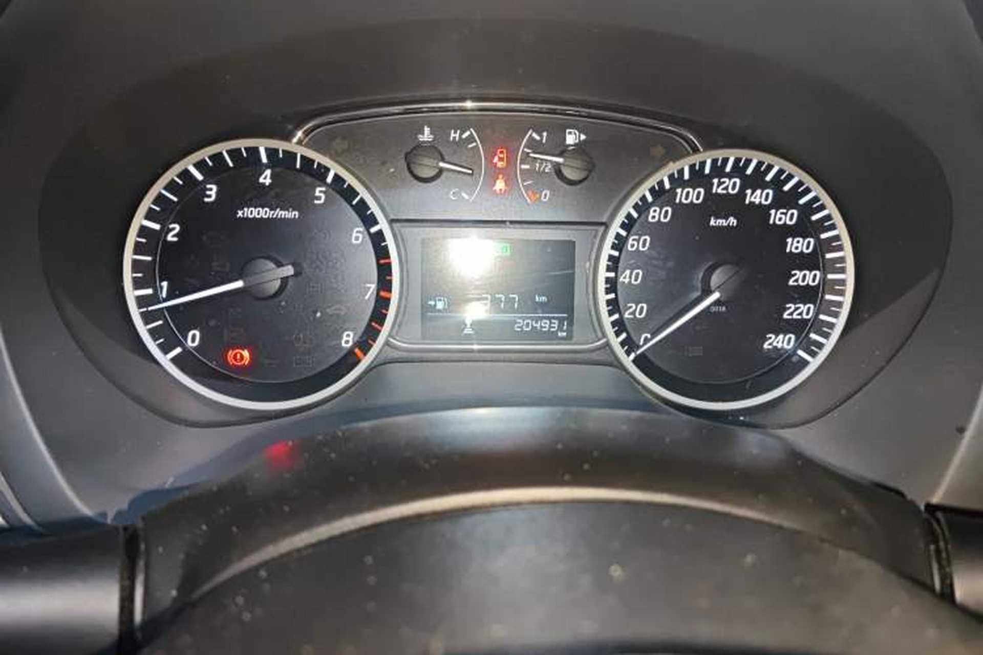 Used Nissan Sylphy 2016 1.6 XL Manual Luxury Edition Odometer Close Up