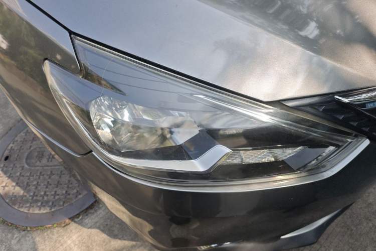 Used Nissan Sylphy 2016 1.6 XL CVT Deluxe Edition Right Front Headlight