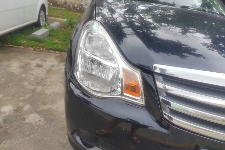 Used Nissan Sylphy 2016 Classic 1.6XE Manual Comfort Edition Right Front Headlight