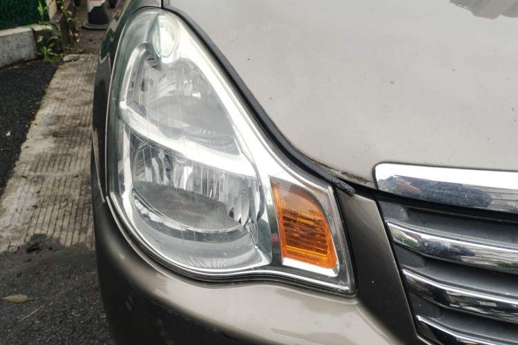 Used Nissan Sylphy 2016 Classic 1.6XE Manual Comfort Edition Right Front Headlight