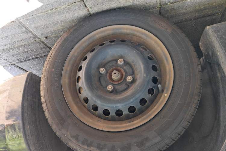 Used Nissan Sylphy 2016 Classic 1.6XE Manual Comfort Edition Right Front Wheel Hub