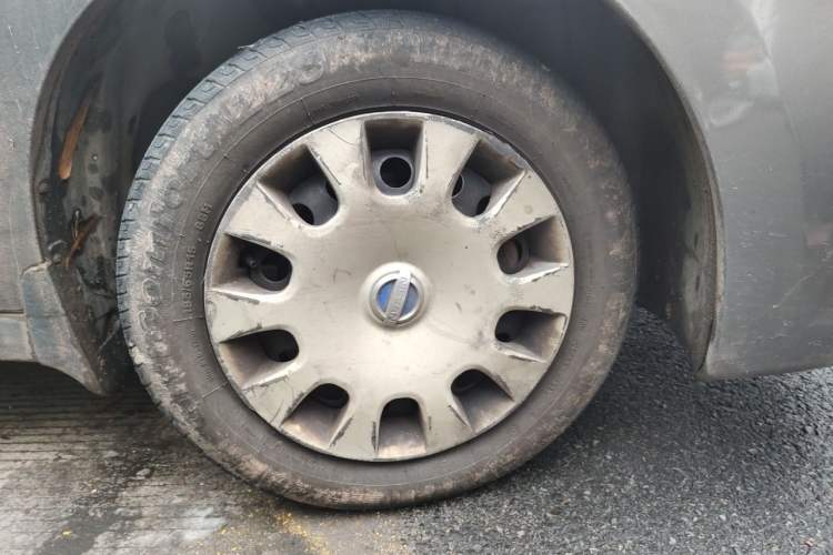 Used Nissan Sylphy 2016 Classic 1.6XE Manual Comfort Edition Right Front Wheel Hub