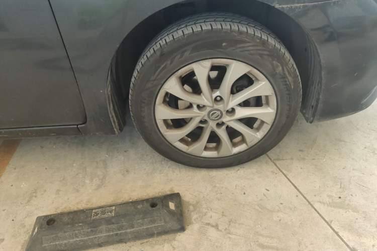 Used Nissan Sylphy 2016 1.6 XL CVT Deluxe Edition Right Front Wheel Hub