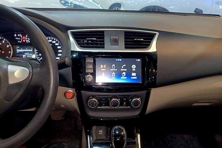Used Nissan Sylphy 2016 1.6XV CVT Smart Enjoyment Version Audio And AC Panel