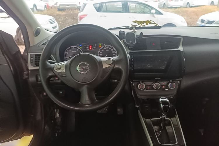 Used Nissan Sylphy 2016 1.6 XL CVT Luxury Edition Center Console