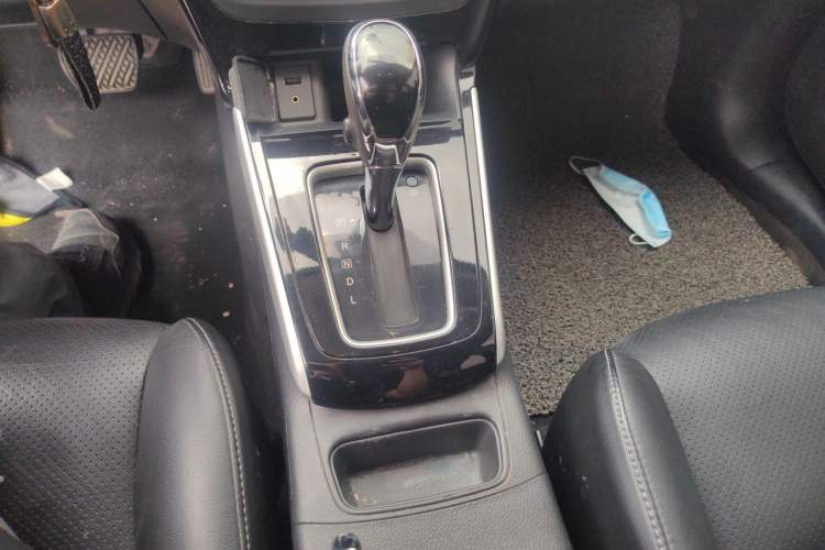 Used Nissan Sylphy 2016 1.6 XL CVT Luxury Edition Gear Lever