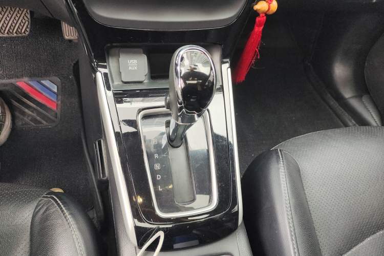 Used Nissan Sylphy 2016 1.6 XL CVT Deluxe Edition Gear Lever