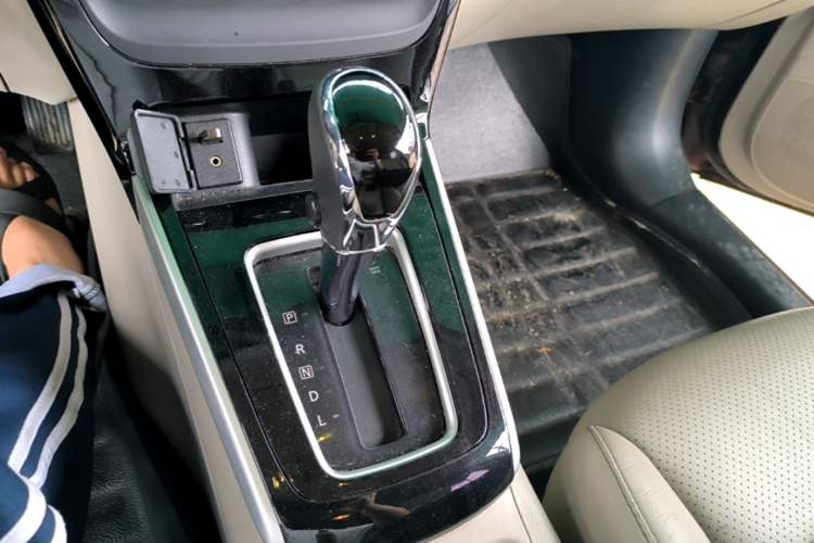 Used Nissan Sylphy 2016 1.6 XL CVT Deluxe Edition Gear Lever