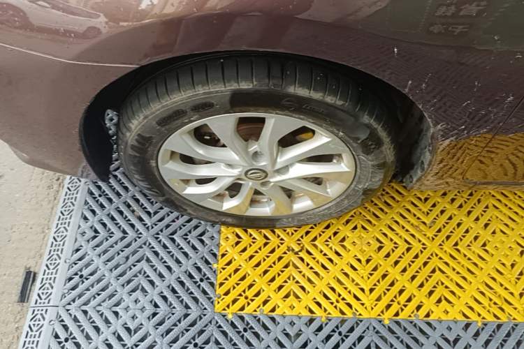Used Nissan Sylphy 2016 1.6 XL CVT Luxury Edition Left Front Wheel Hub