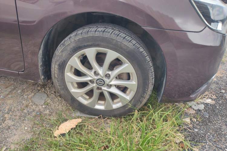 Used Nissan Sylphy 2016 1.6 XL CVT Luxury Edition Right Front Wheel Hub