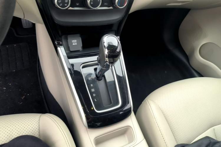 Used Nissan Sylphy 2016 1.6XV CVT Smart Enjoyment Version Gear Lever