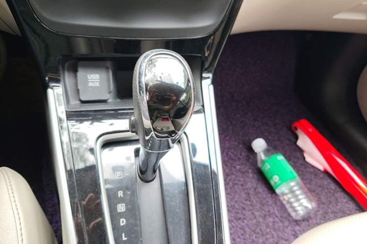 Used Nissan Sylphy 2016 1.6 XL CVT Deluxe Edition Gear Lever