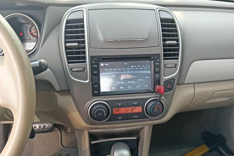 Used Nissan Sylphy 2016 Classic 1.6XE Automatic Comfort Edition Audio And AC Panel