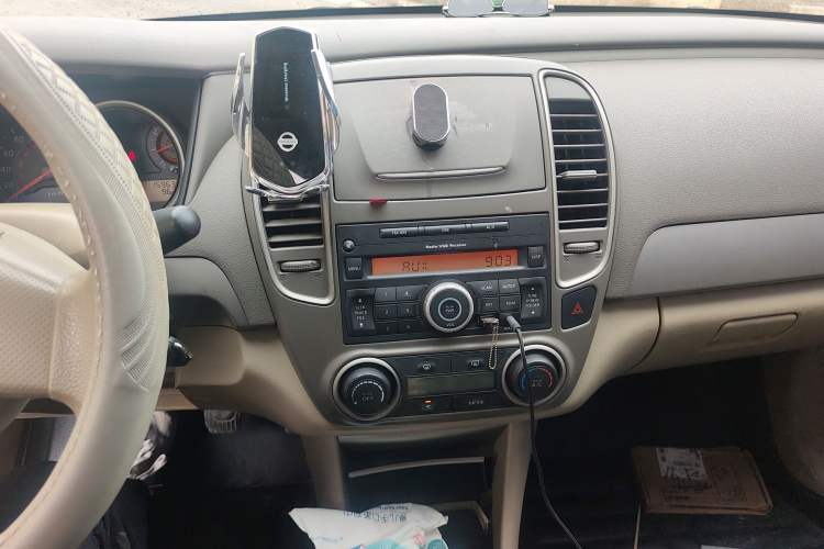 Used Nissan Sylphy 2016 Classic 1.6XE Manual Leading Edition Audio And AC Panel
