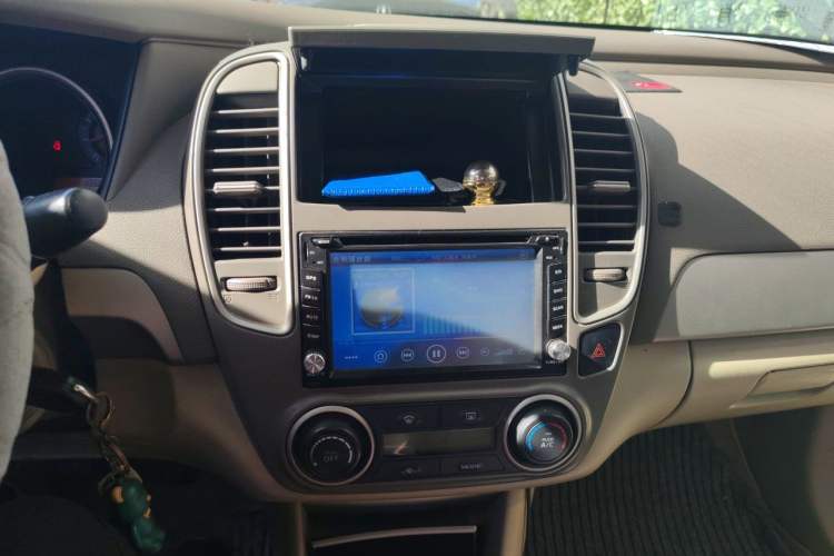 Used Nissan Sylphy 2016 Classic 1.6XE Manual Comfort Edition Audio And AC Panel