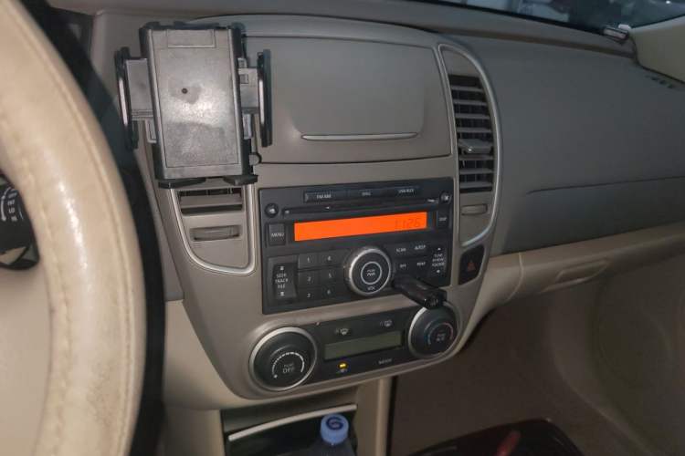 Used Nissan Sylphy 2016 Classic 1.6XE Automatic Comfort Edition Audio And AC Panel