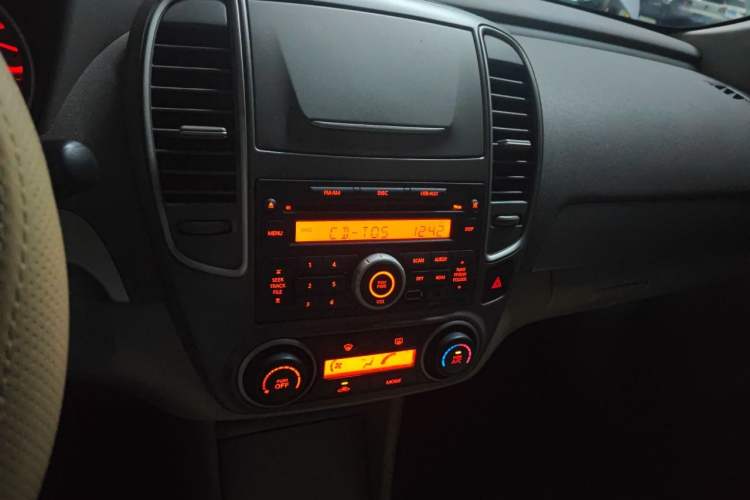 Used Nissan Sylphy 2016 Classic 1.6XE Manual Comfort Edition Audio And AC Panel