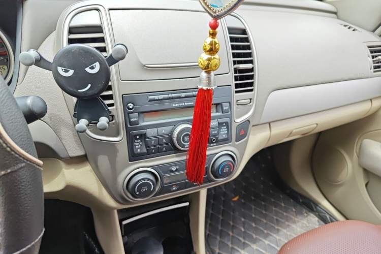 Used Nissan Sylphy 2016 Classic 1.6XL Manual Luxury Edition Audio And AC Panel
