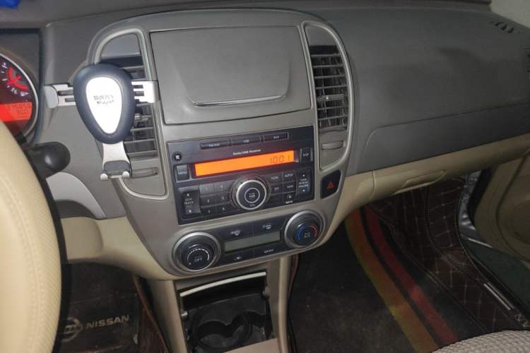 Used Nissan Sylphy 2016 Classic 1.6XE Manual Comfort Edition Audio And AC Panel