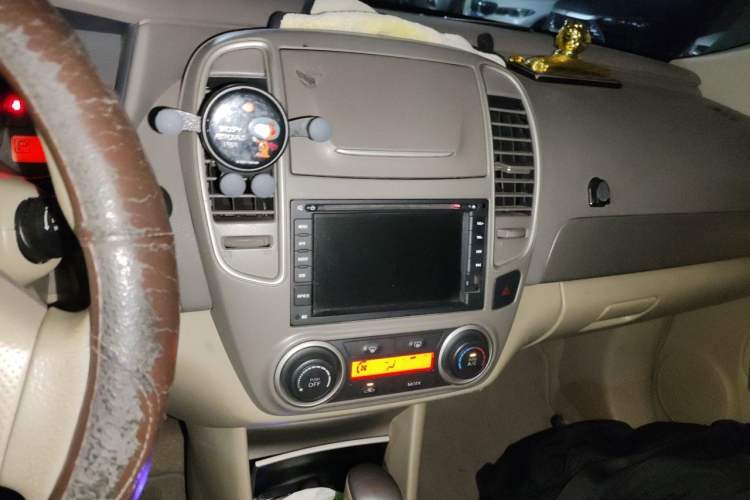 Used Nissan Sylphy 2016 Classic 1.6XE Automatic Leading Edition Audio And AC Panel