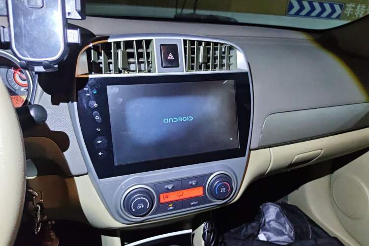 Used Nissan Sylphy 2016 Classic 1.6XE Automatic Comfort Edition Audio And AC Panel