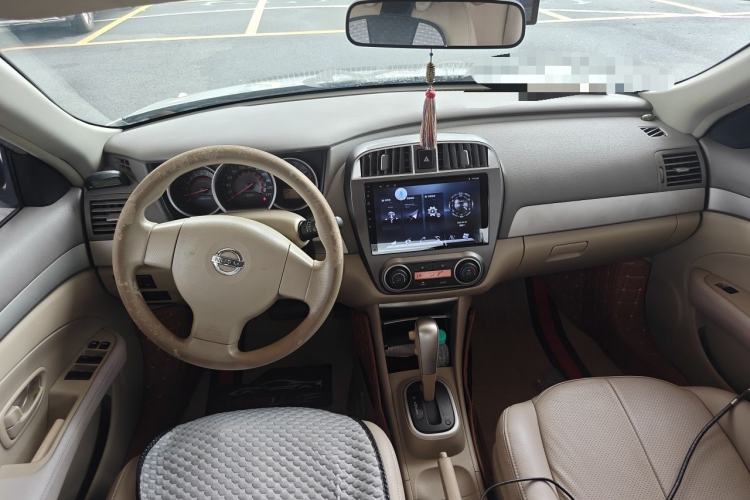 Used Nissan Sylphy 2016 Classic 1.6XE Automatic Comfort Edition Center Console