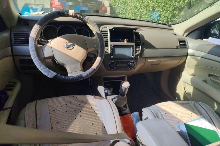 Used Nissan Sylphy 2016 Classic 1.6XE Manual Comfort Edition Center Console