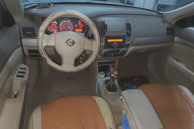 Used Nissan Sylphy 2016 Classic 1.6XE Automatic Comfort Edition Center Console