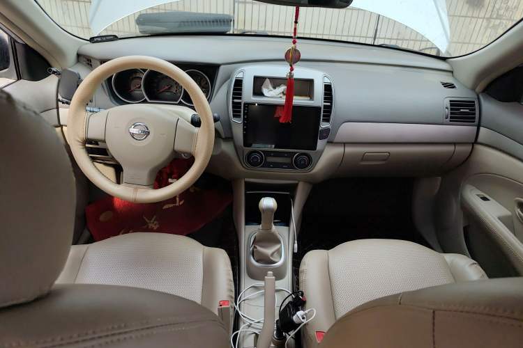 Used Nissan Sylphy 2016 1.6XE Manual Comfort Edition Center Console
