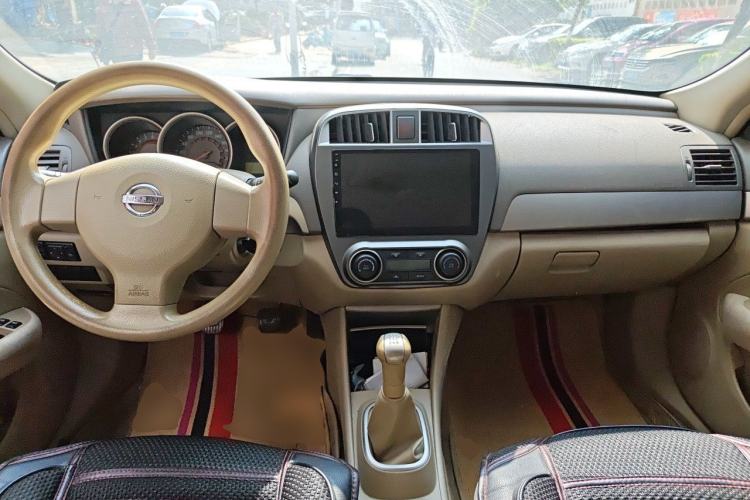 Used Nissan Sylphy 2016 Classic 1.6XE Manual Comfort Edition Center Console
