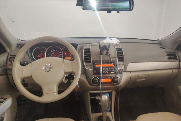Used Nissan Sylphy 2016 Classic 1.6XE Automatic Comfort Edition Center Console