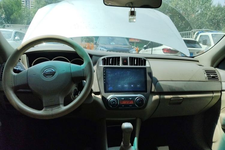 Used Nissan Sylphy 2016 Classic 1.6XE Manual Leading Edition Center Console