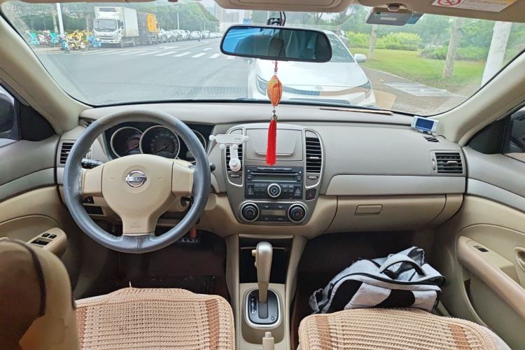 Used Nissan Sylphy 2016 Classic 1.6XE Automatic Comfort Edition Center Console