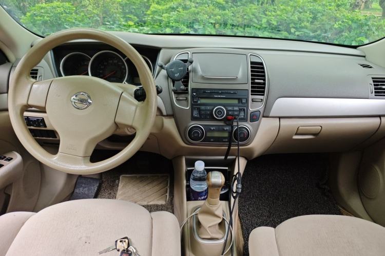 Used Nissan Sylphy 2016 Classic 1.6XE Manual Leading Edition Center Console