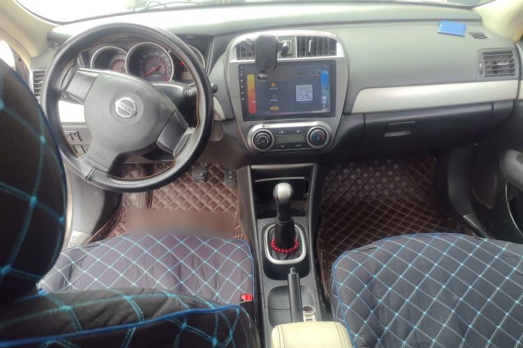 Used Nissan Sylphy 2016 Classic 1.6XE Manual Leading Edition Center Console