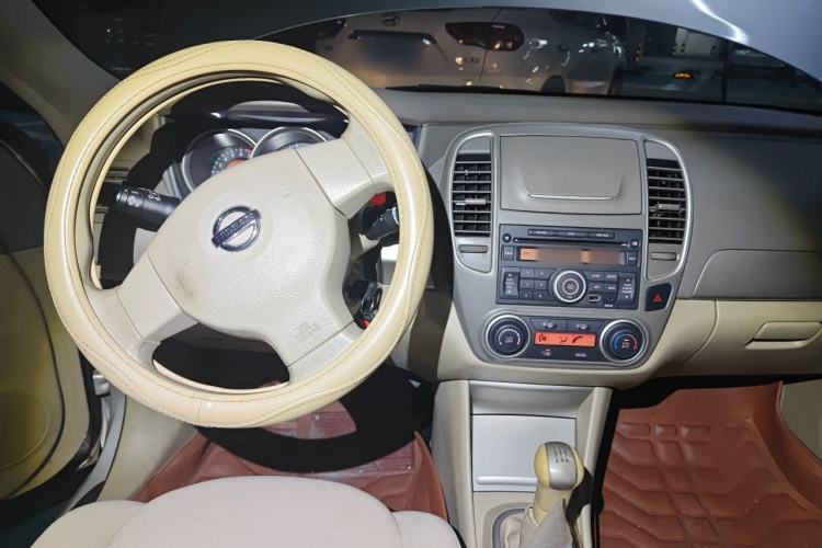 Used Nissan Sylphy 2016 Classic 1.6XE Manual Comfort Edition Center Console