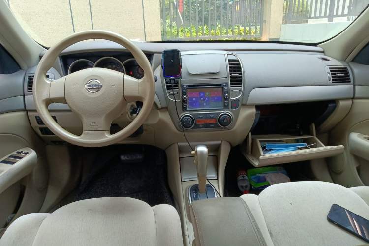 Used Nissan Sylphy 2016 Classic 1.6XE Automatic Leading Edition Center Console