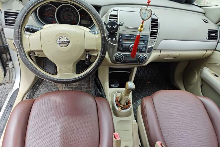 Used Nissan Sylphy 2016 Classic 1.6XL Manual Luxury Edition Center Console